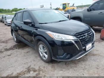  Salvage Nissan Kicks