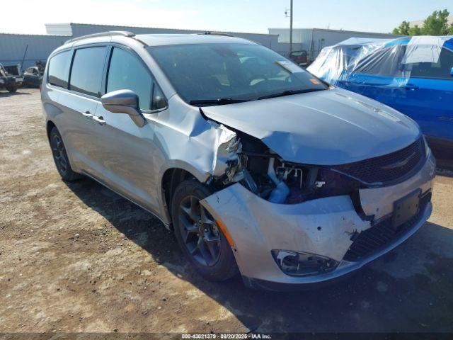  Salvage Chrysler Pacifica