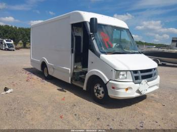  Salvage Isuzu Commercial Van