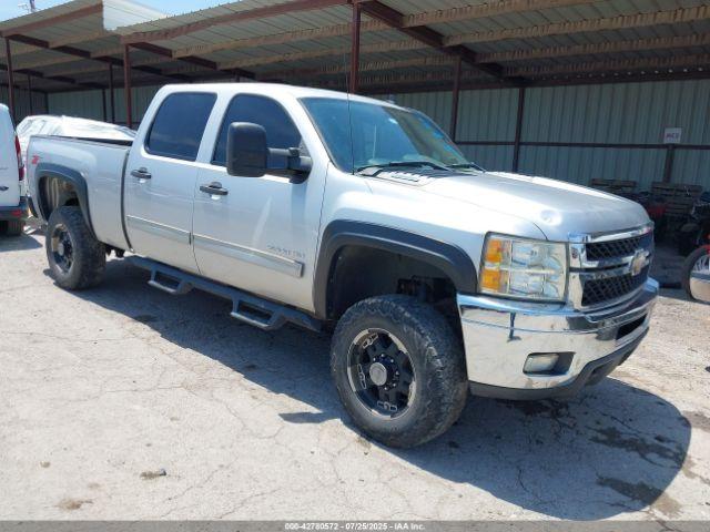  Salvage Chevrolet Silverado 2500