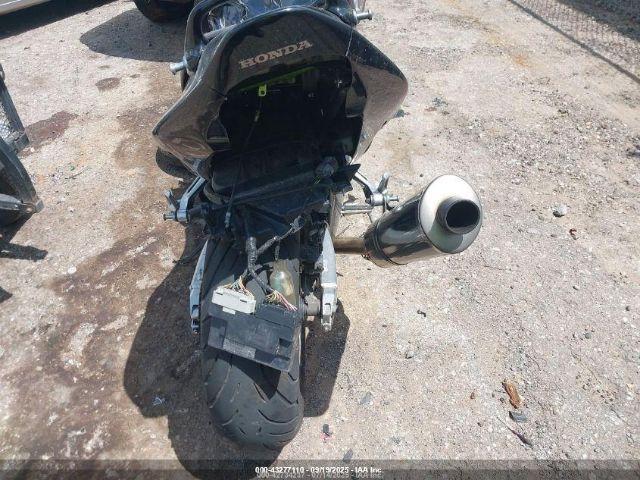 Honda Cbr1100 Xx Image 4