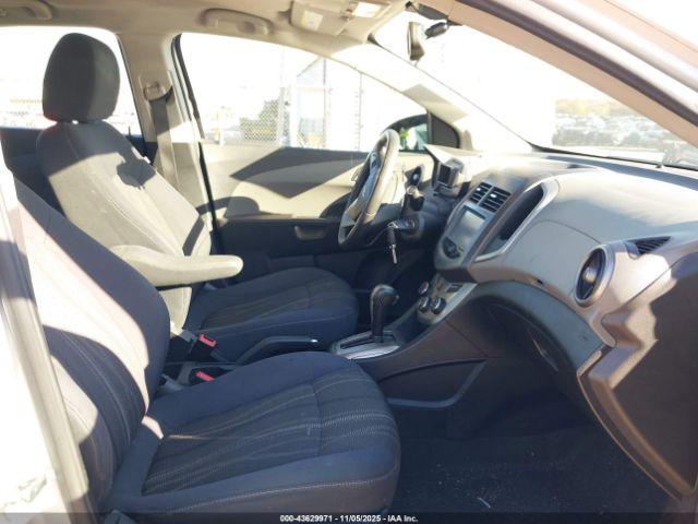 Chevrolet Sonic Lt Auto Image 8