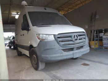  Salvage Mercedes-Benz Sprinter 2500