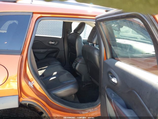 Jeep Cherokee Trailhawk Image 10