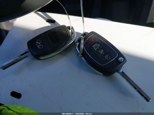 Hyundai SANTA FE Sport Image 2