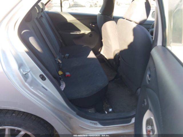 Toyota Yaris Image 12