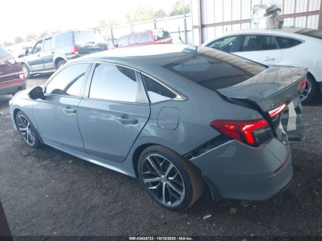 Honda Civic Touring Image 2