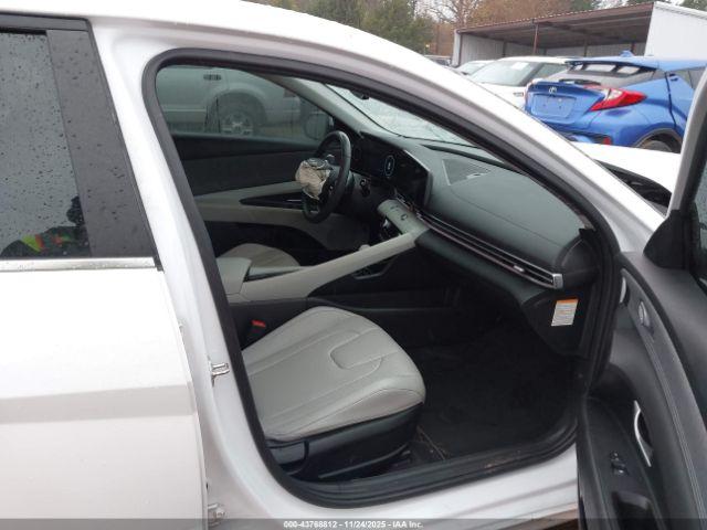 Hyundai ELANTRA Limited Image 9