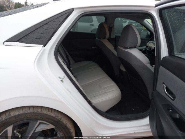 Hyundai ELANTRA Limited Image 12