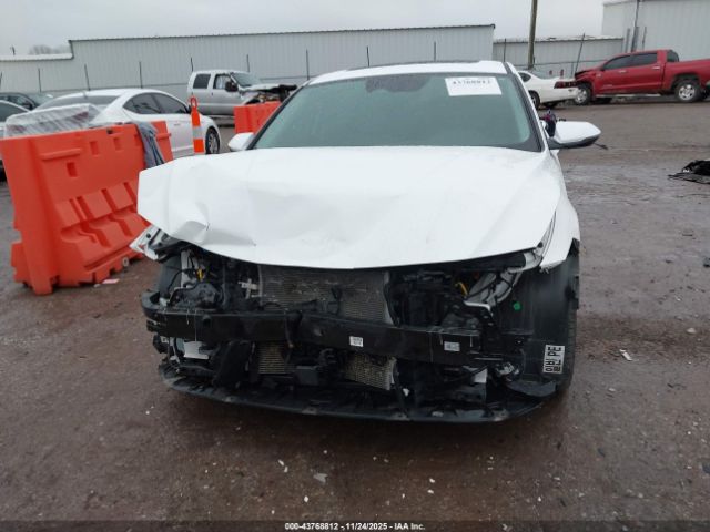 Hyundai ELANTRA Limited Image 10