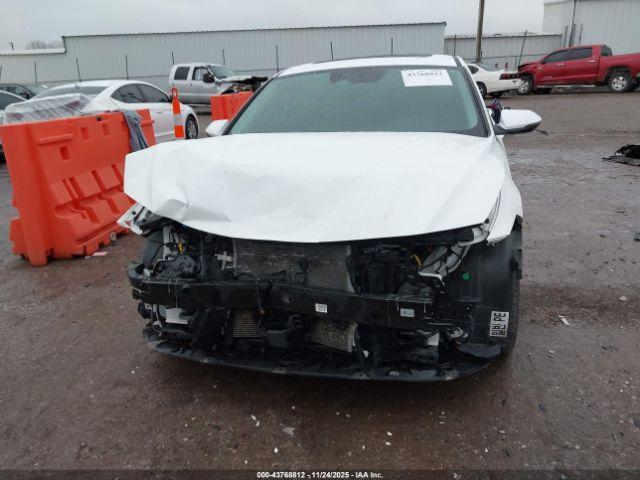 Hyundai ELANTRA Limited Image 10