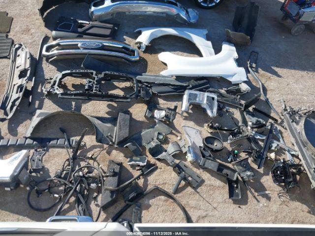 Ford F-350 King Ranch Image 15