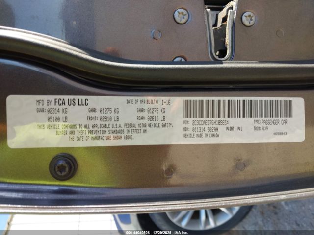 Chrysler 300c Image 8