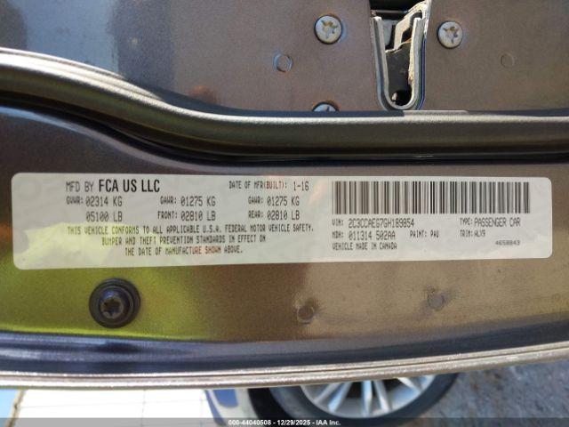 Chrysler 300c Image 8