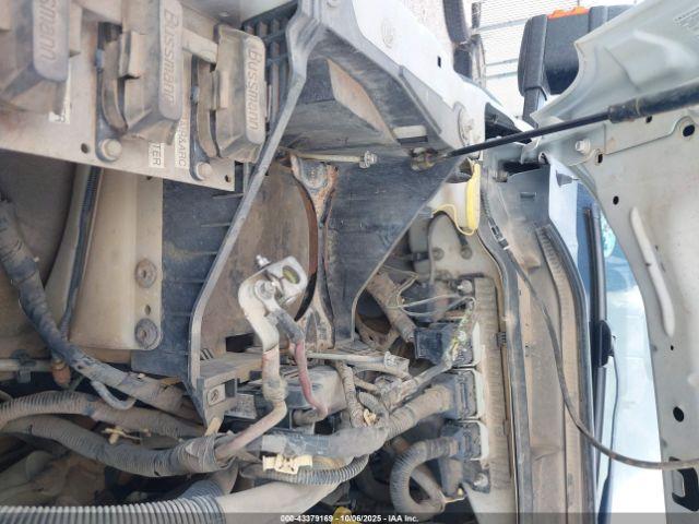 Ford F-550 Xl Image 11