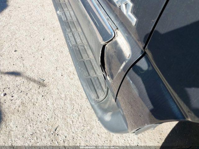 GMC Yukon Sle Image 10