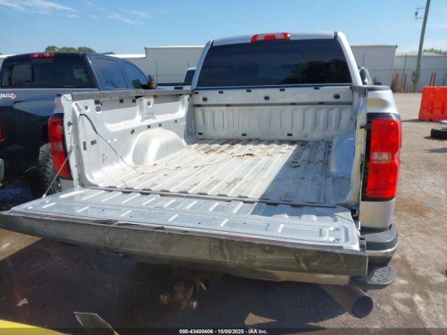 Chevrolet Silverado 2500 Lt Image 11