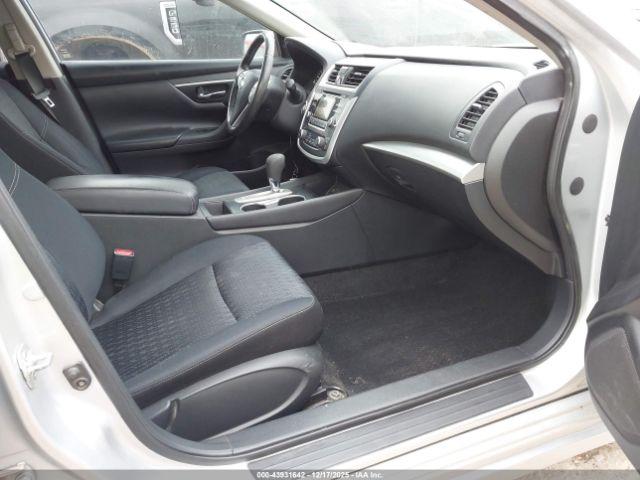 Nissan Altima 2.5 Sv Image 6