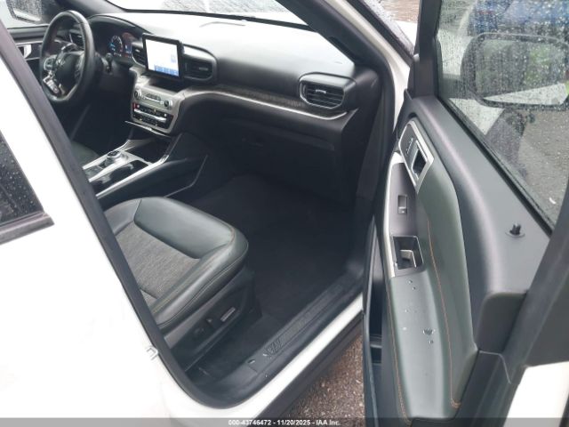 Ford Explorer Timberline Image 4