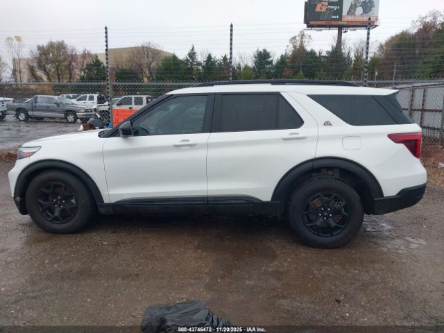 Ford Explorer Timberline Image 13