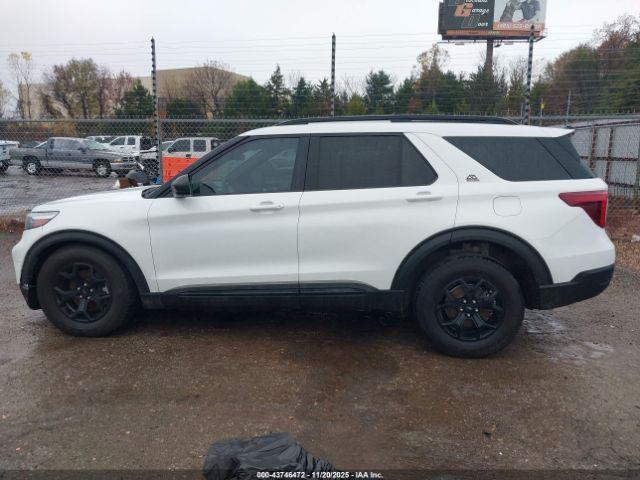 Ford Explorer Timberline Image 13