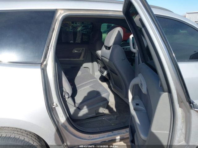 Chevrolet Traverse Ls Image 4