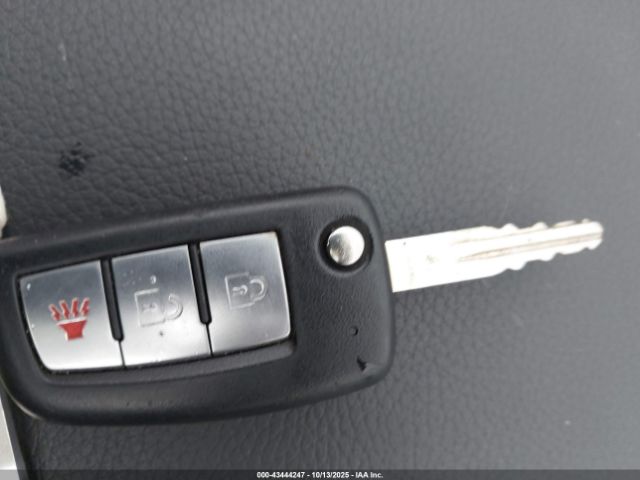 Nissan Rogue S Image 2