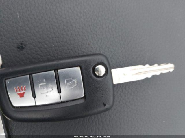 Nissan Rogue S Image 2