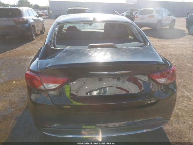 Chrysler 200 Limited Image 18