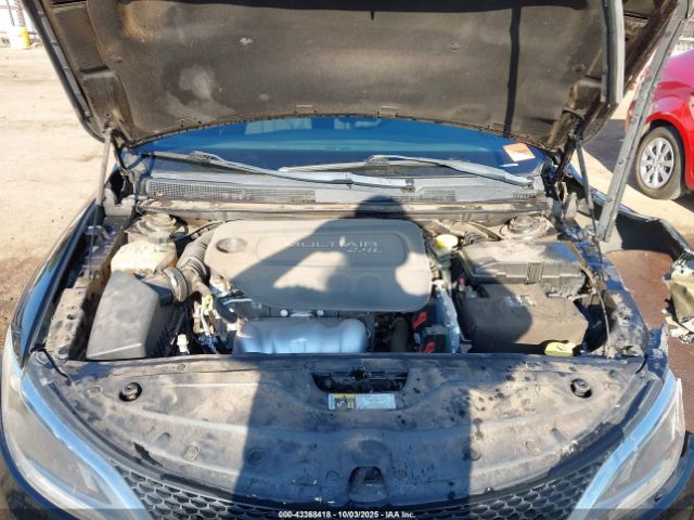 Chrysler 200 Limited Image 19