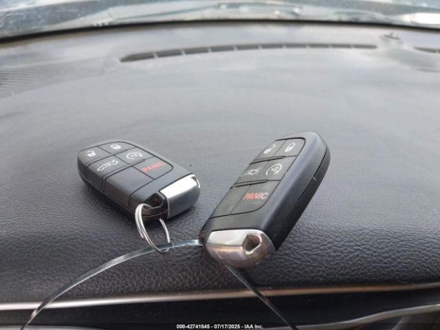 Dodge Challenger Sxt Plus Image 3