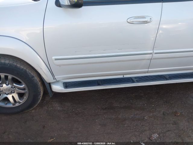 Toyota Sequoia Limited V8 Image 7