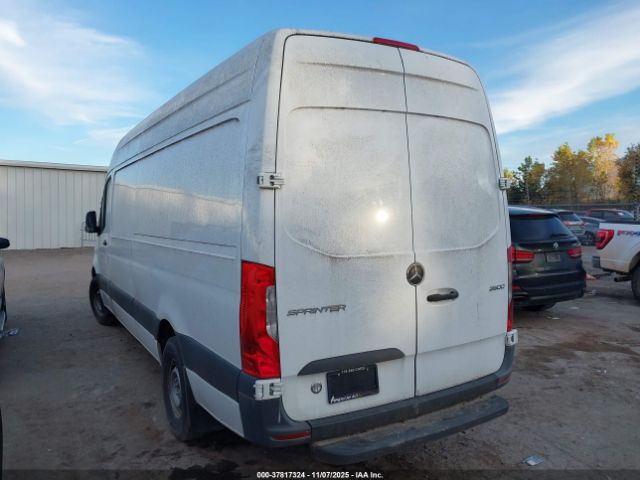 Mercedes-Benz Sprinter 2500 High Roof I4 Diesel Image 10