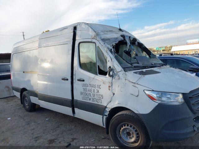 Mercedes-Benz Sprinter 2500 High Roof I4 Diesel Image 11