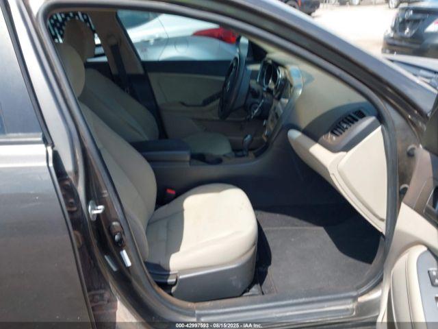 Kia Optima Lx Image 11