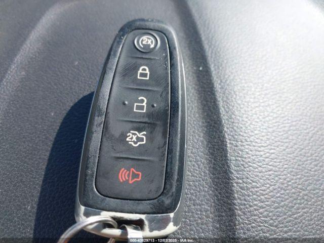 Ford Escape Titanium Image 11