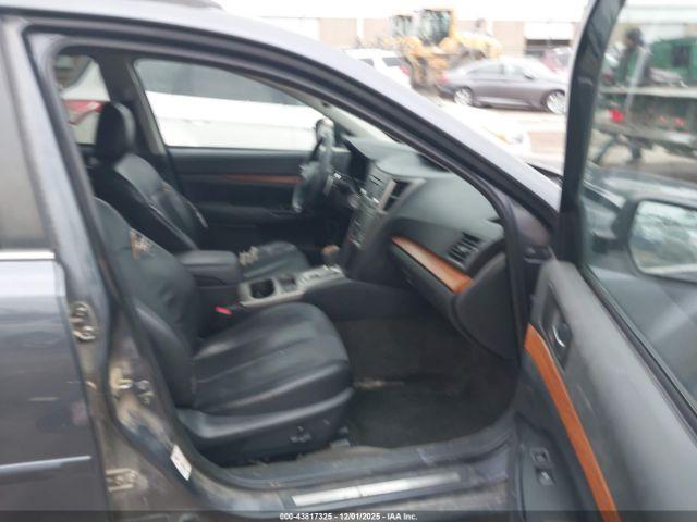 Subaru Outback 2.5i Limited Image 12
