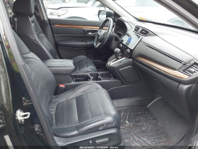 Honda CR-V Touring Image 2