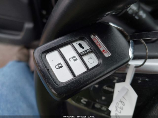 Honda CR-V Touring Image 7