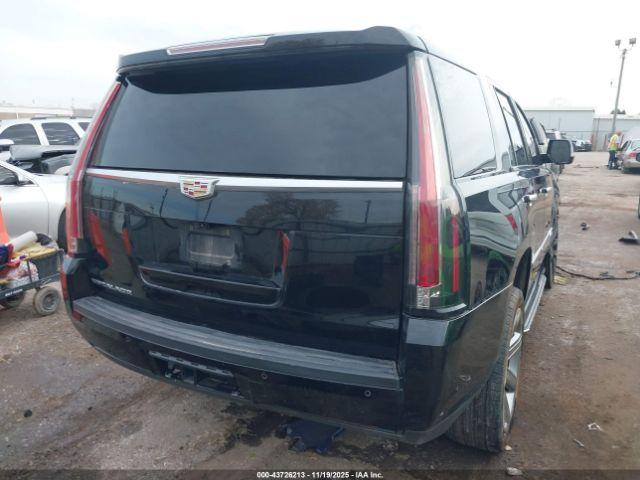 Cadillac Escalade Luxury Image 2