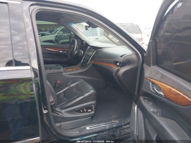 Cadillac Escalade Luxury Image 13