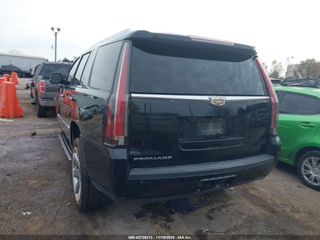 Cadillac Escalade Luxury Image 3