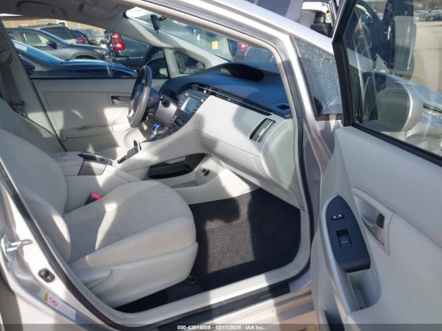 Toyota Prius Two Image 8