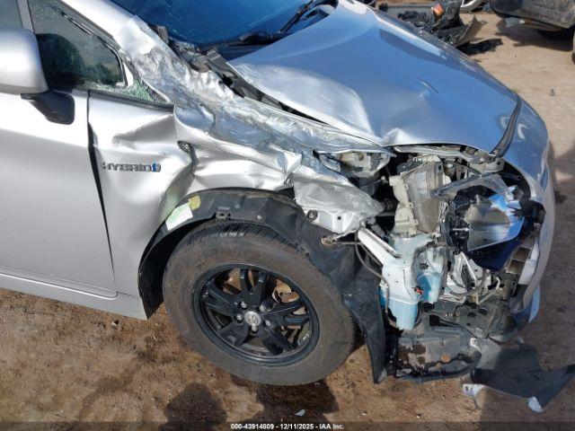 Toyota Prius Two Image 2