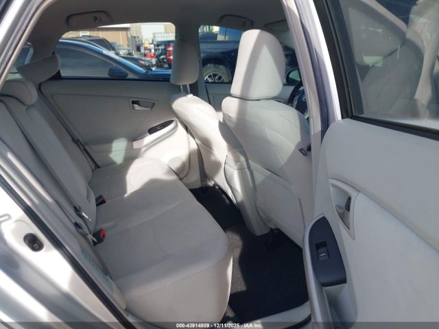 Toyota Prius Two Image 9