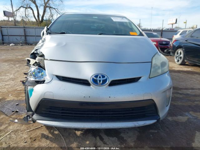 Toyota Prius Two Image 15