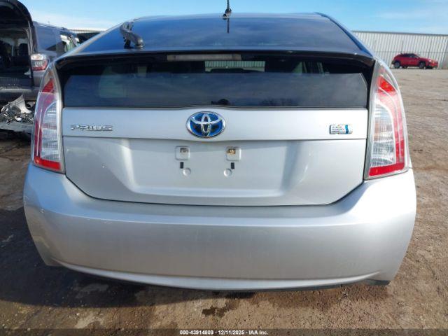 Toyota Prius Two Image 13