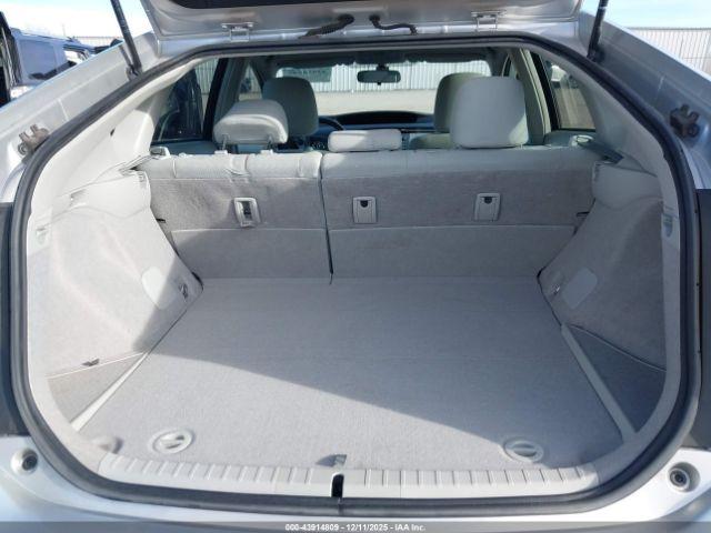 Toyota Prius Two Image 16