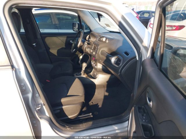 Jeep Renegade Latitude Image 10