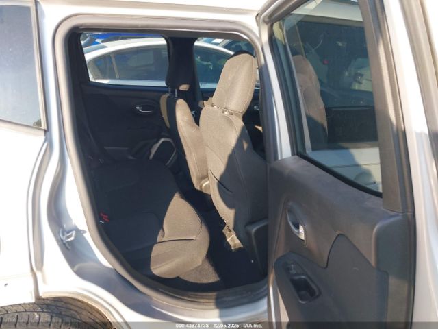 Jeep Renegade Latitude Image 14